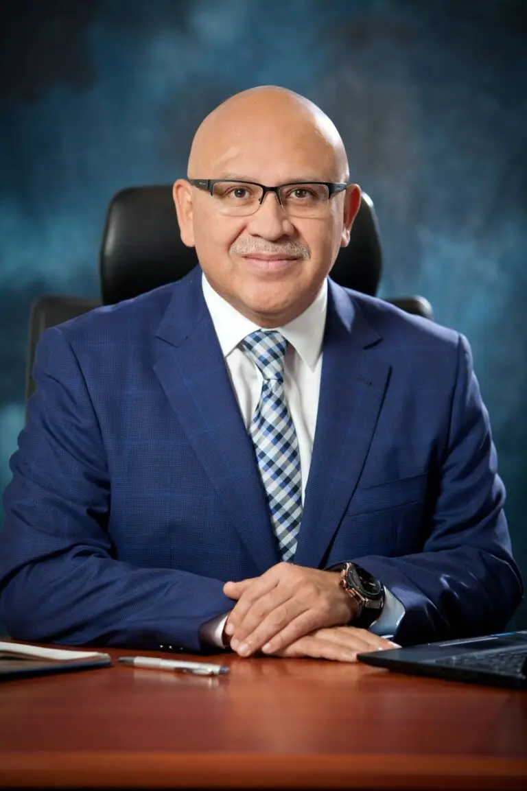 DR. BYRON MONZÓN LÓPEZ